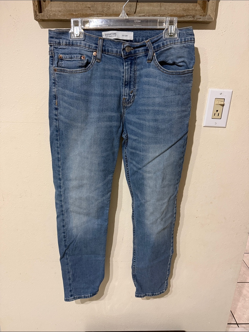 Signature by Levi Strauss Men's Medium Blue Slim Straight Denim Jeans